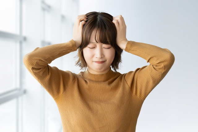 困った女性のイメージ